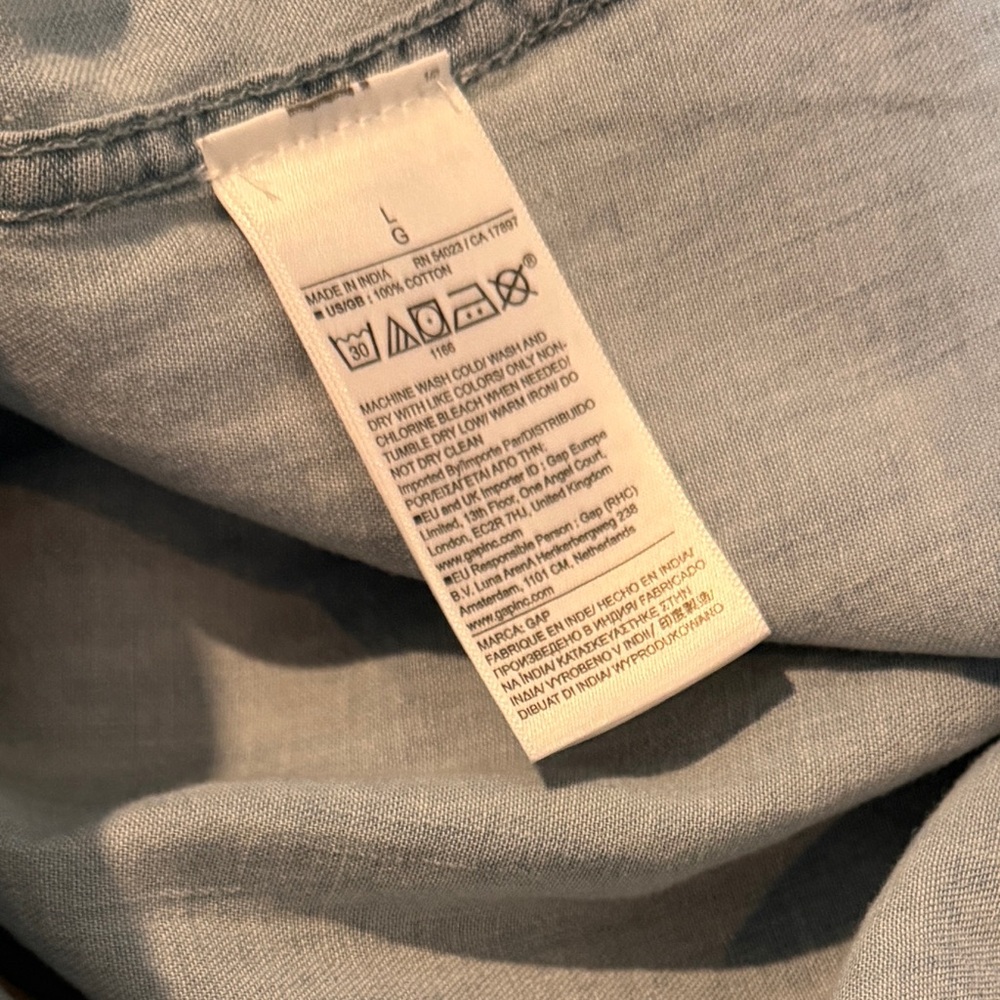 GAP Organic Cotton Denim Shirt - Picture 9 of 9